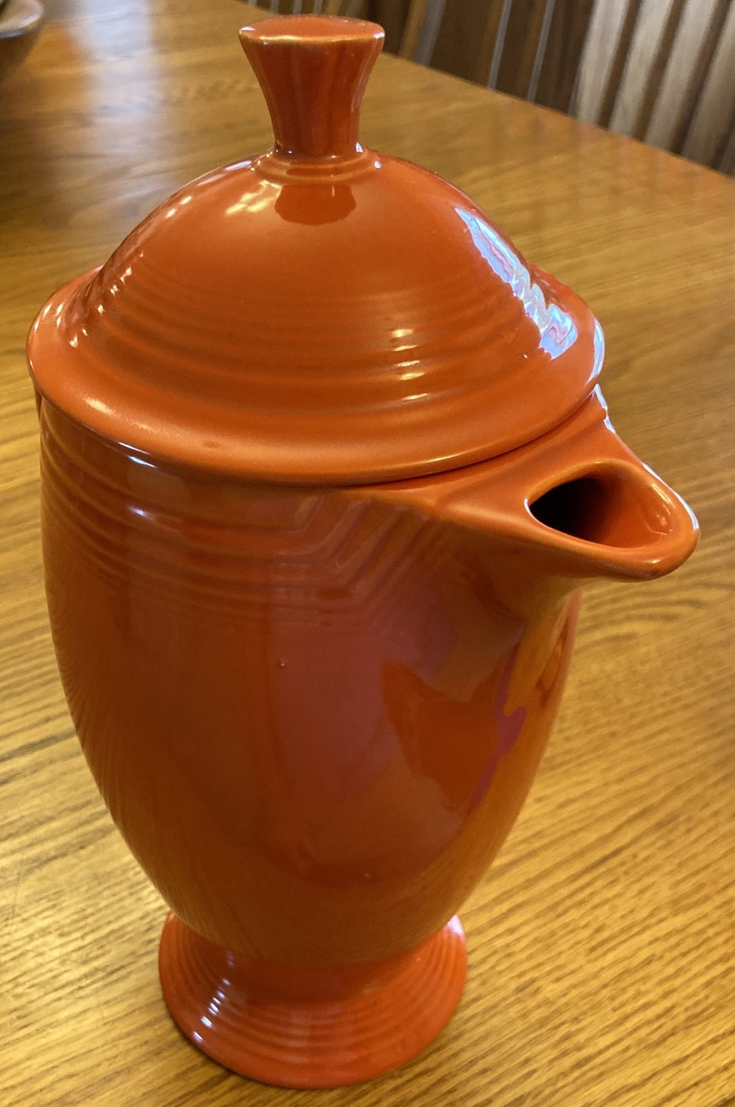 Vintage Fiesta coffee pot with lid in “radioactive” red (exc.) (1936-1959)
