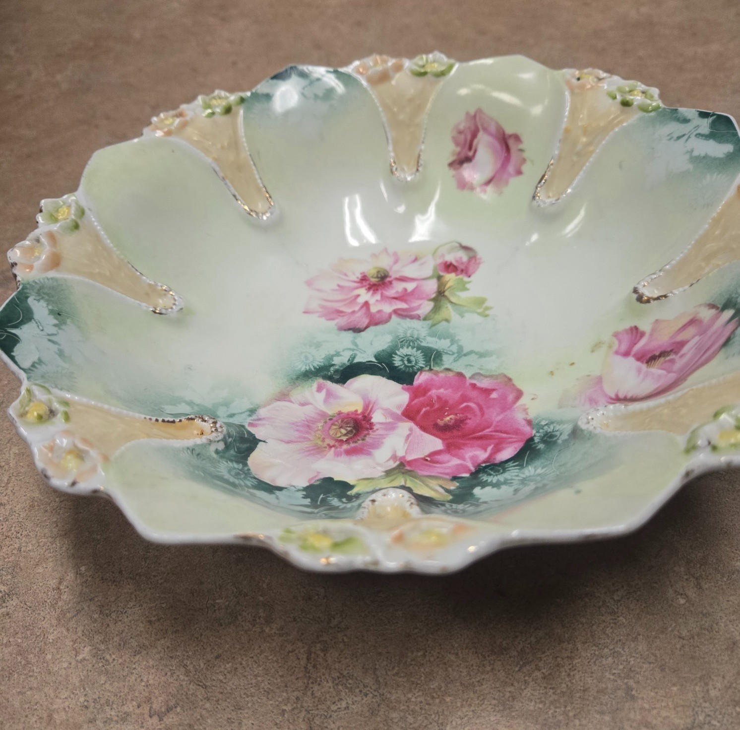 RS Prussia Flower Mold Green Bowl with Pink Roses