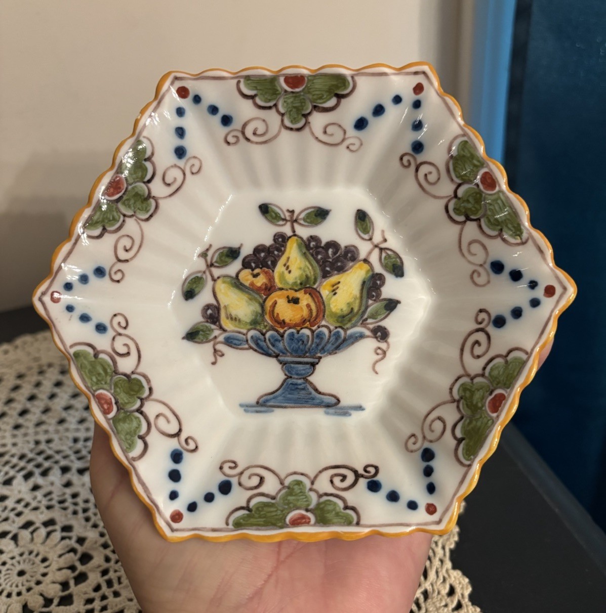 TICHELAAR MAKKUM Small Wall Plate Bowl Of Fruit Hexagonal Shape Signed 5 In