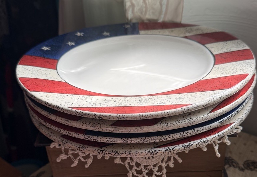 set of 4 Colonial Dinner Plates 10.5″ Sakura Warren Kimble Stoneware 1997