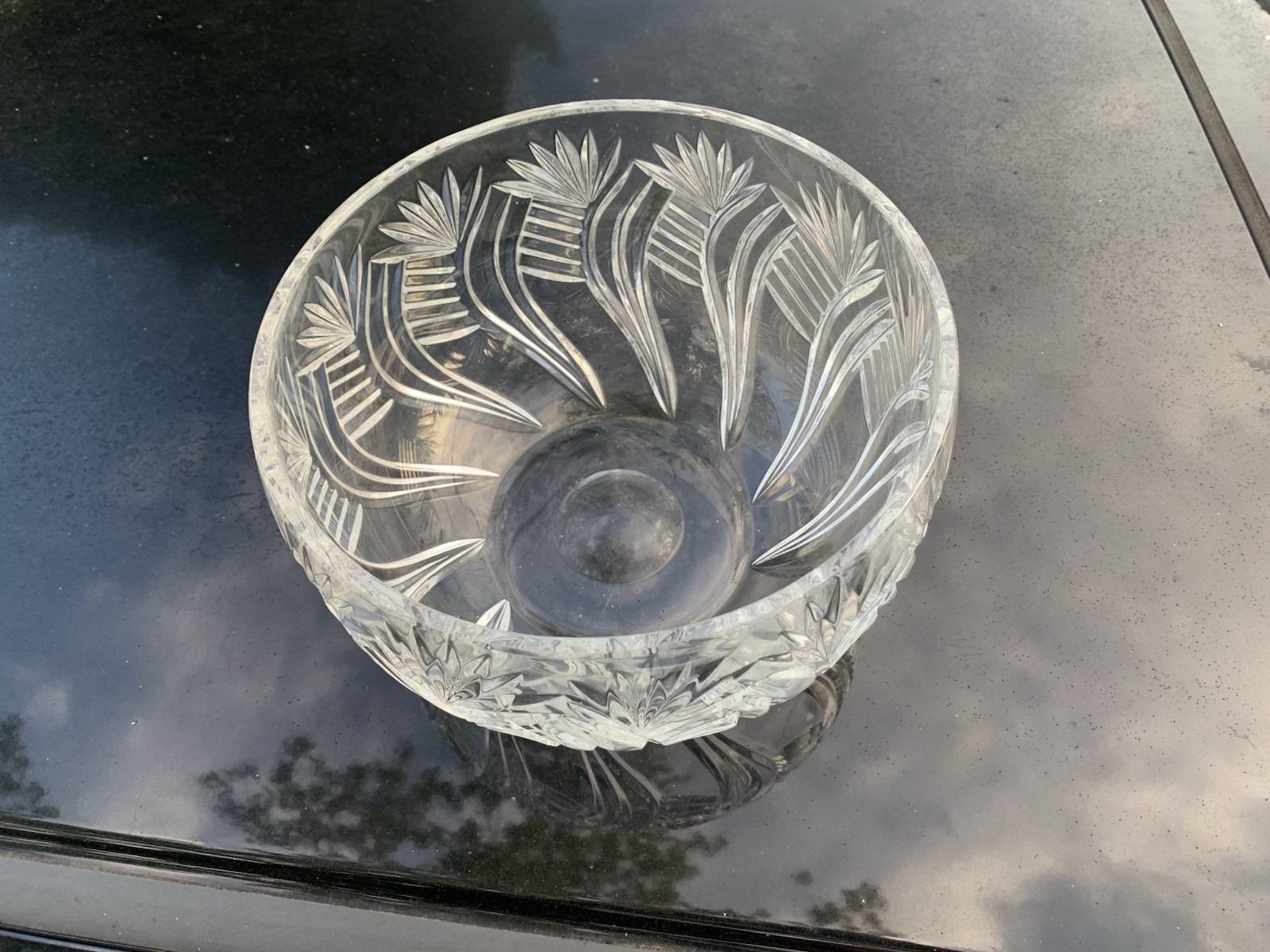 Stunning Crystal Glass Bowl 9″ wide Very Heavy, Pineapple Top-Rib, Unmarked