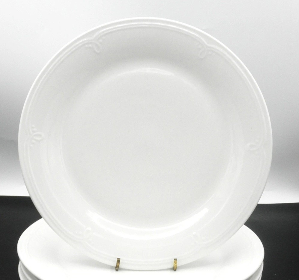 Casual Settings Souffle by Oneida 10 1/4 Inch Dinner Plates Set of 8