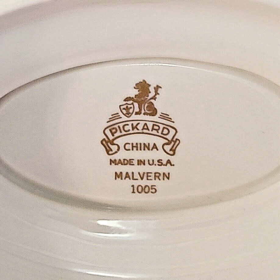 Pickard Seafoam Creamy White 22K Gold Malvern Sauce / Gravy Boat w Under Plate
