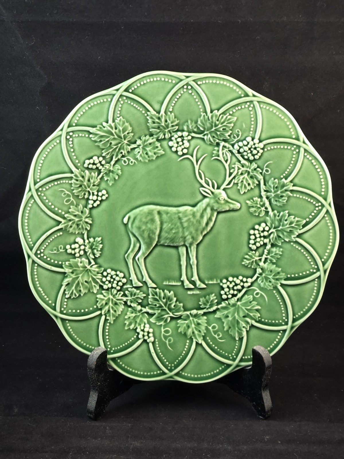 Bordallo Pinheiro Portugal 9.25″ Green Deer Luncheon Salad Plate