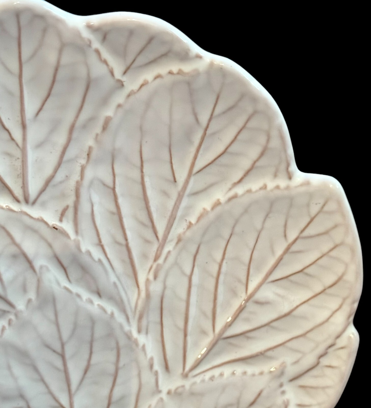 2 Molde Pottery Leaf Embossed 8 3/4″ Salad/Lunch White Plates Made in Portugal