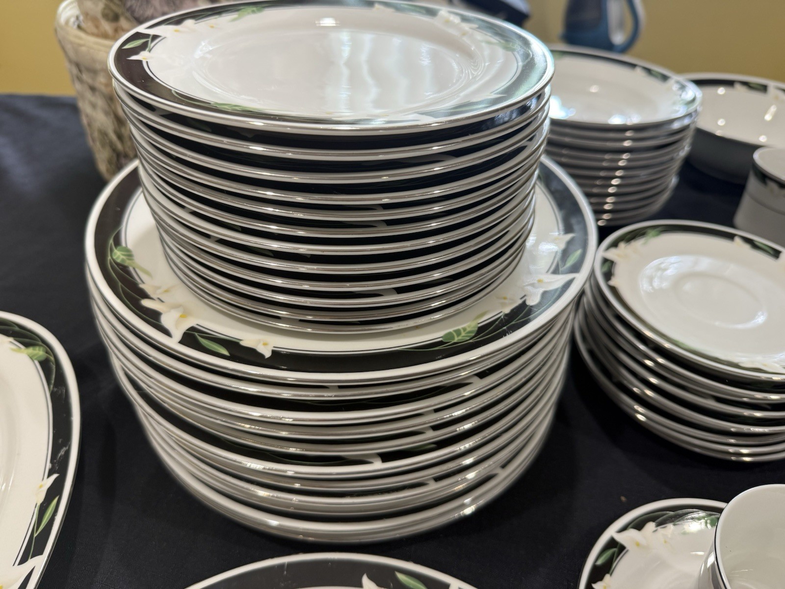 Majesty Black Fantasy China Dinner Service Set 59 Pieces