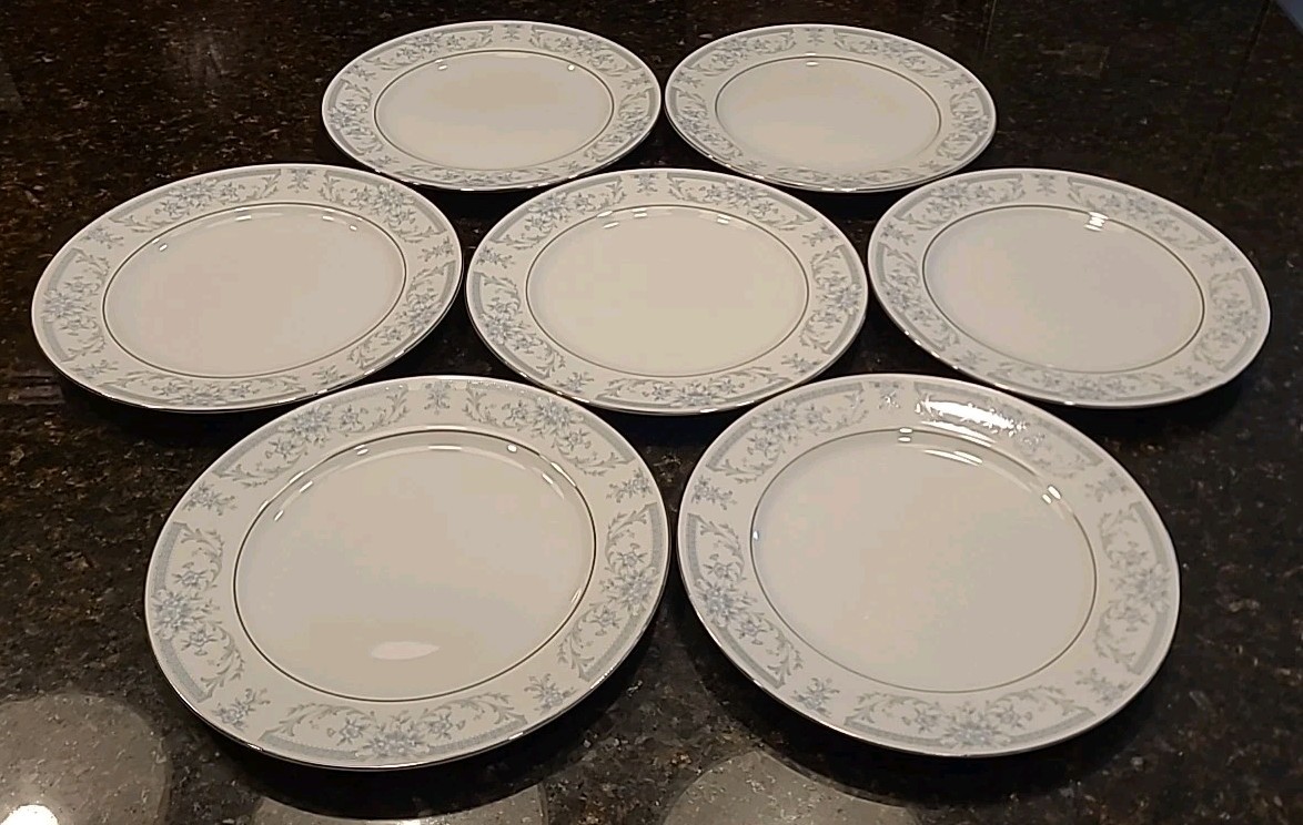 SET (7) Sheffield BLUE WHISPER Porcelain Fine China 10.25″ Dinner Plates Japan