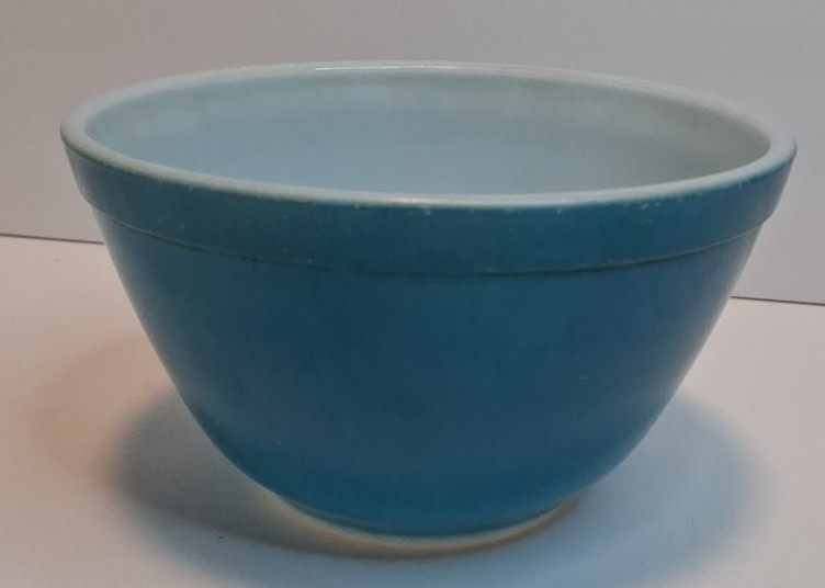 PYREX Primary Yellow #404 4 Quart & Blue #401 Mixing Bowls Very Good Condition