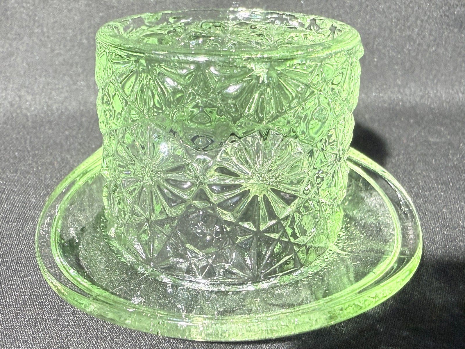 Green Vaseline glass uranium Daisy and button Top hat toothpick holder selenium
