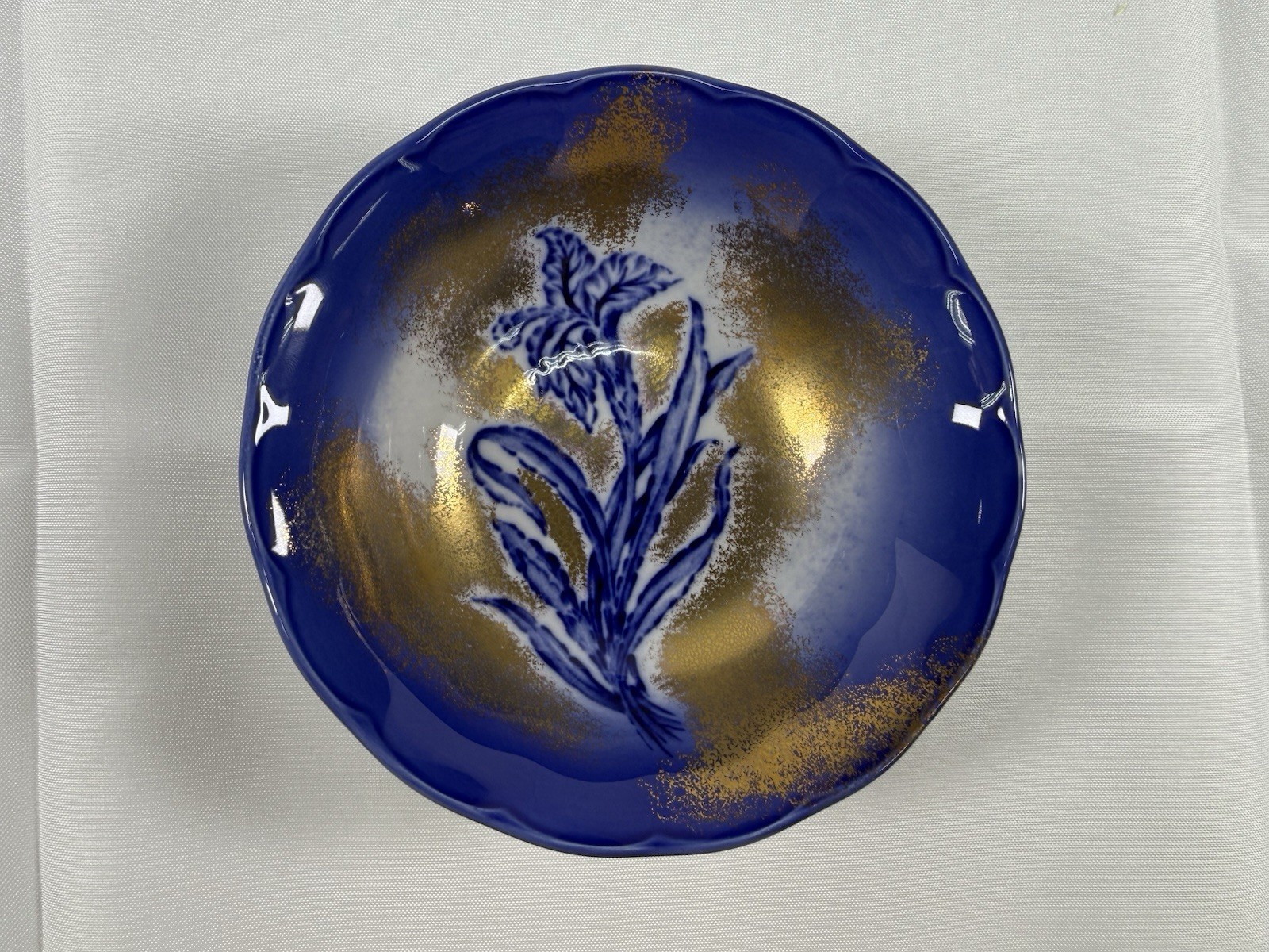 Vintage Victoria Ironstone Flow Blue Iris Bowl Staffordshire England Gilt 6.75″