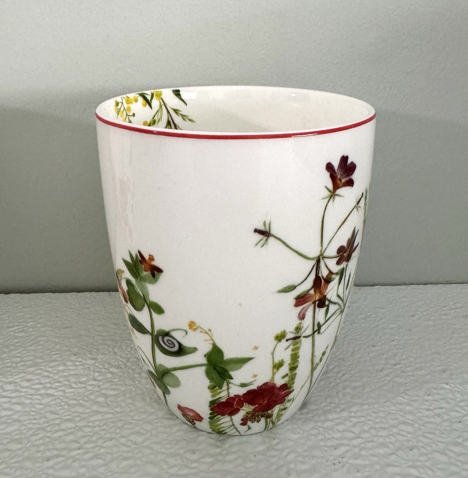 New Mikasa Wildflower Garden Red Set of 4 Cups Mugs Bone China 12 oz 4″ New
