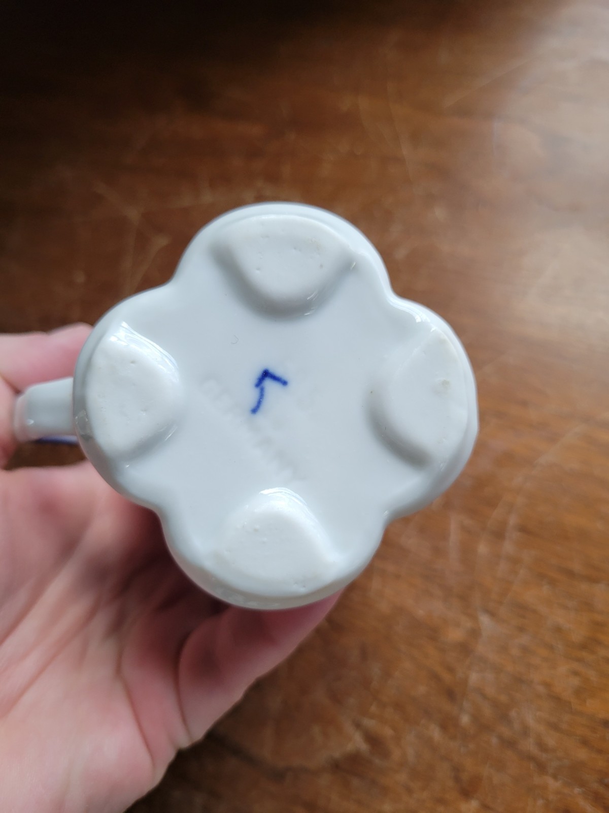 VTG 4-1/4″ Delft Style Blue & White Eggshell Porcelain Lobed Creamer Pitcher