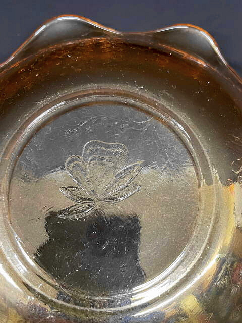 CARNIVAL GLASS STYLE / DEPRESSION GLASS BOWL IRIDESCENT