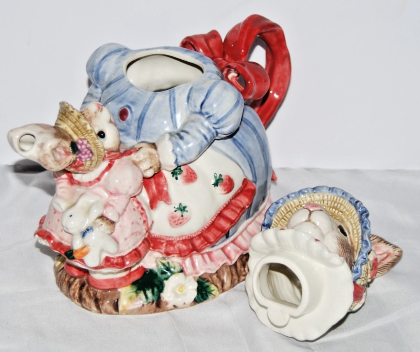 VTG 1992 Fitz and Floyd Bunny Bonnet Hill Ceramic Teapot Mother Baby Rabbit 40oz