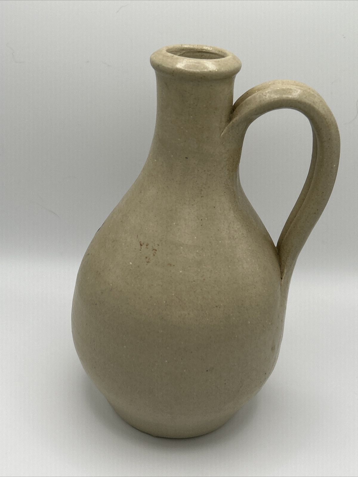 Williamsburg Pottery 7″ Cobalt Tan Gray Salt Glaze Pitcher Vase Jug Blue Leaves