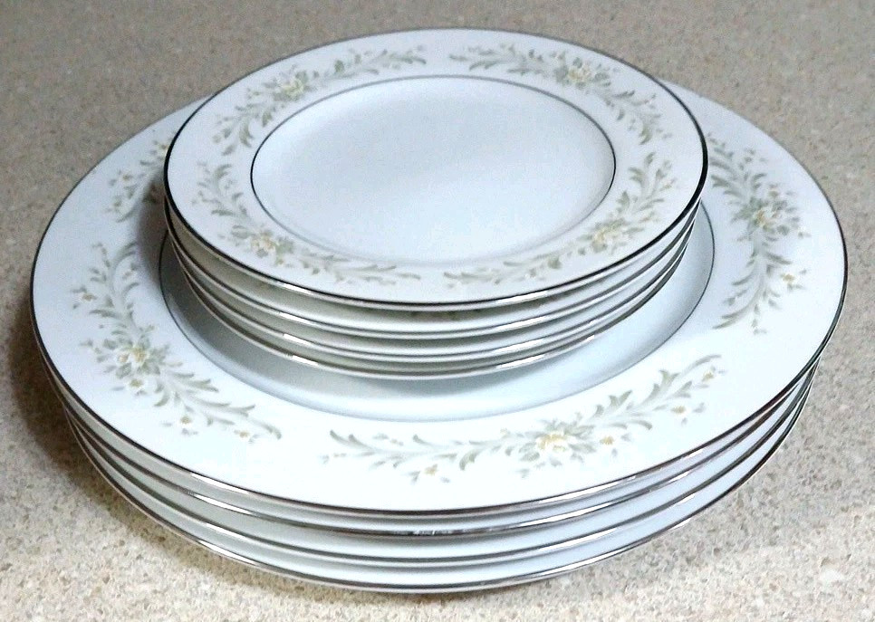 Setting for 4 – Vintage Grace Rhapsody Fine China Bread & Dinner Plates Japan