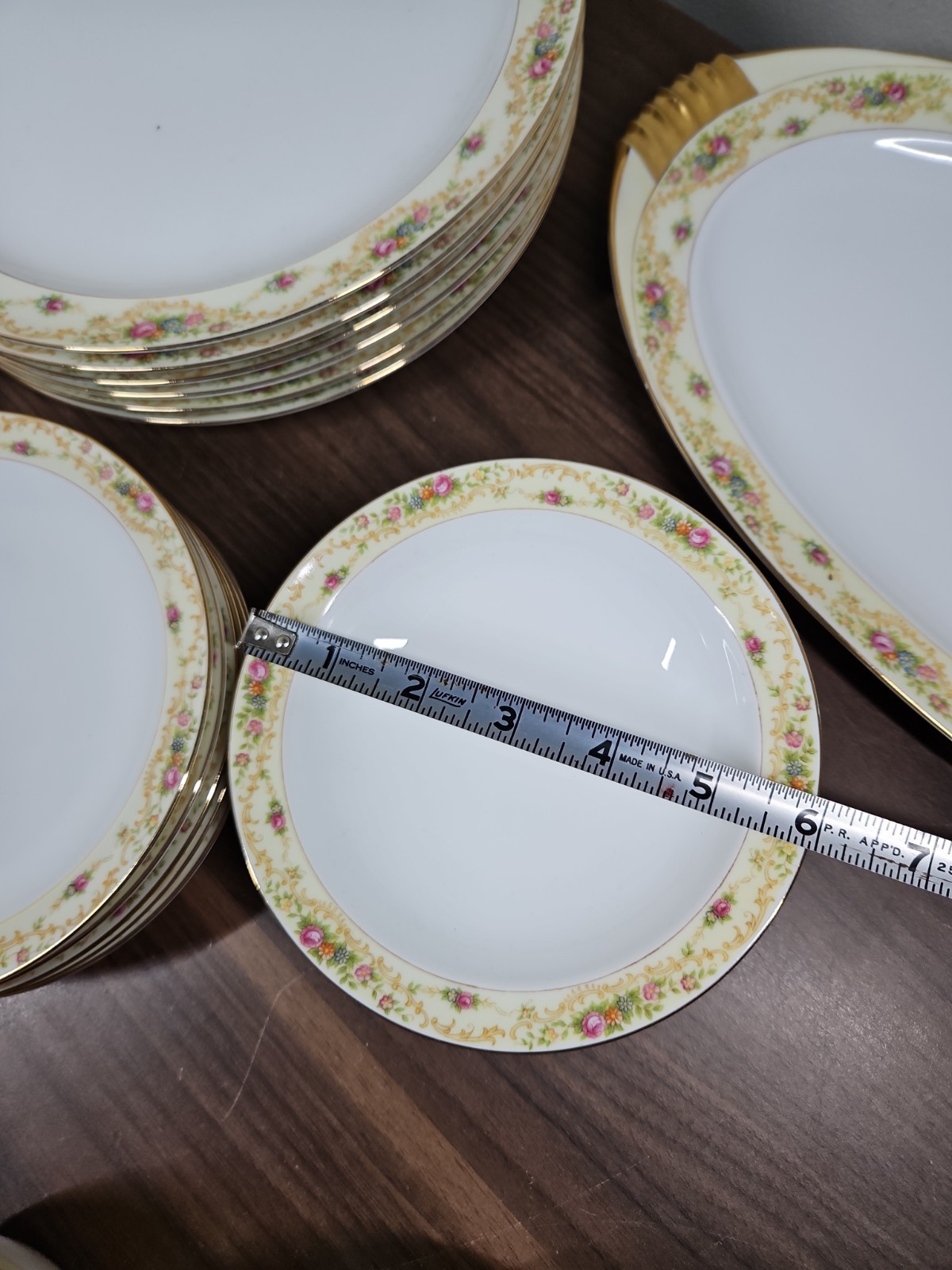 MEITO CHINA THE WINDSOR SHAPE JAPAN 22K GOLD (32 Piece Set)