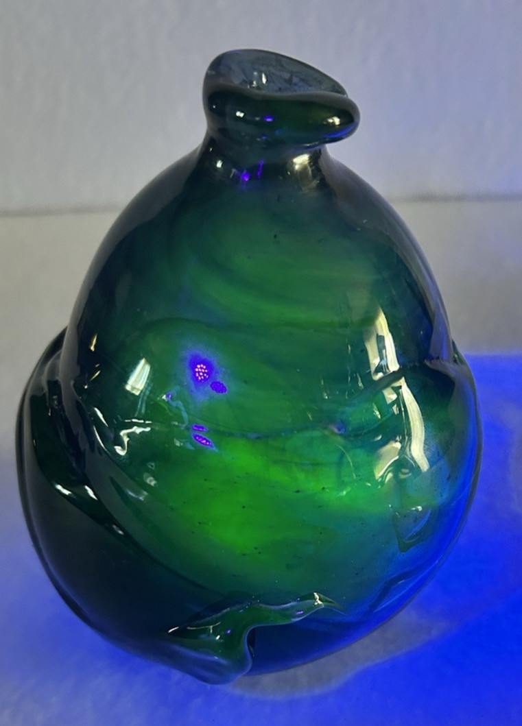 Uranium glass bottle glass blob Uranium green glass glow