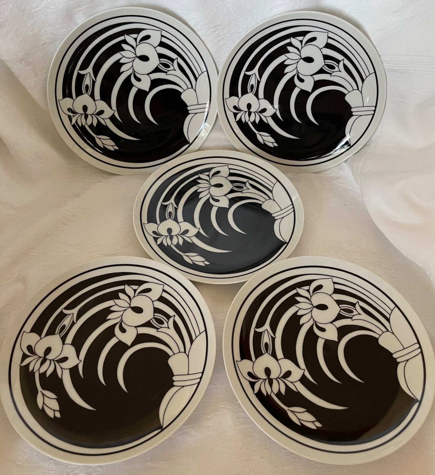 Vintage 1960s NEIMAN-MARCUS – Set of 5 Stylized Black & White Floral 7.5″ Plates
