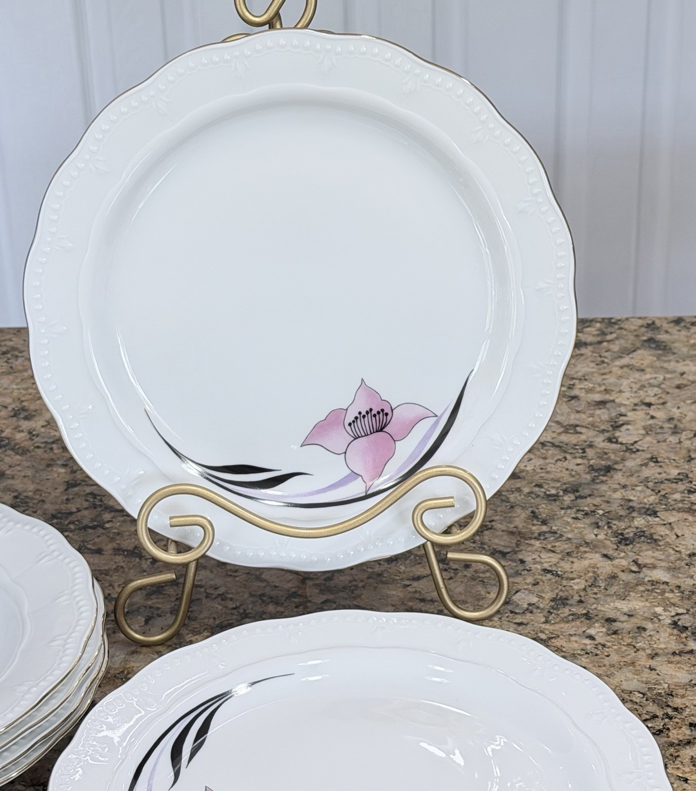 Danish Design Atelier Imported Pink Floral 8 Pc Dinnerware Set Scallop Gold Rim