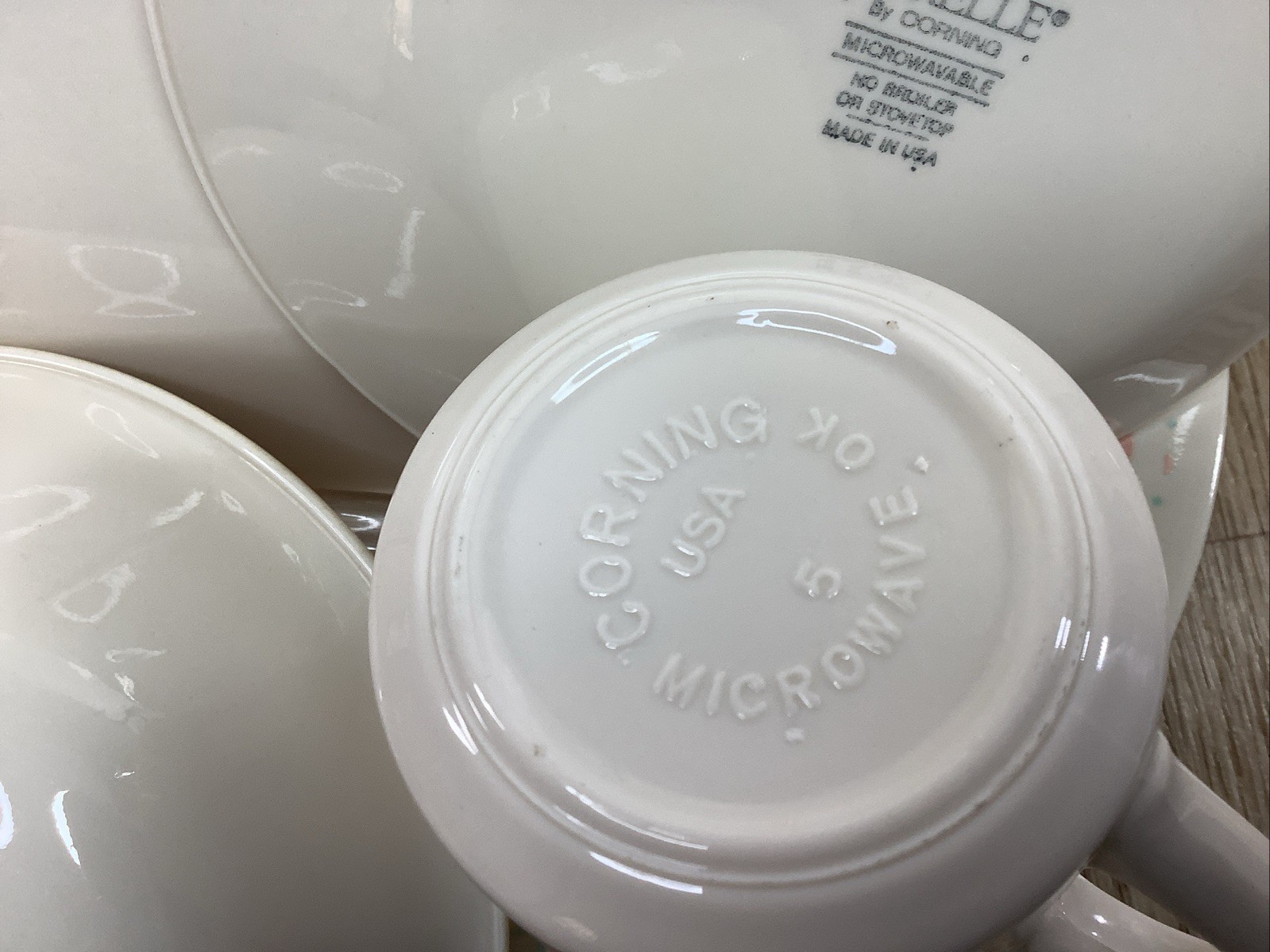 Corelle Forever Yours 18 Pc Dinnerware Set (Service for 4) PLUS 2 Extra Plates