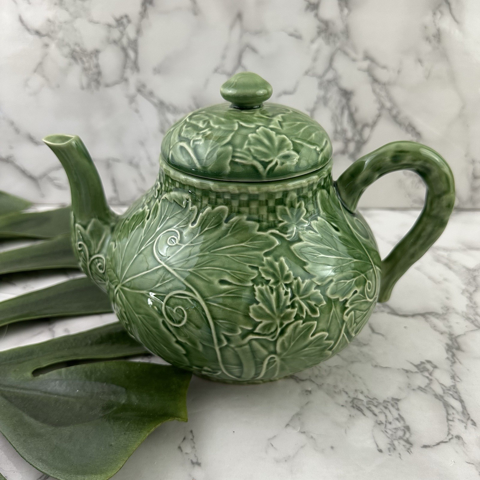 Bordallo Pinheiro Portugal Tea Pot Green Grape Leaf Vine Grapevine Majolica