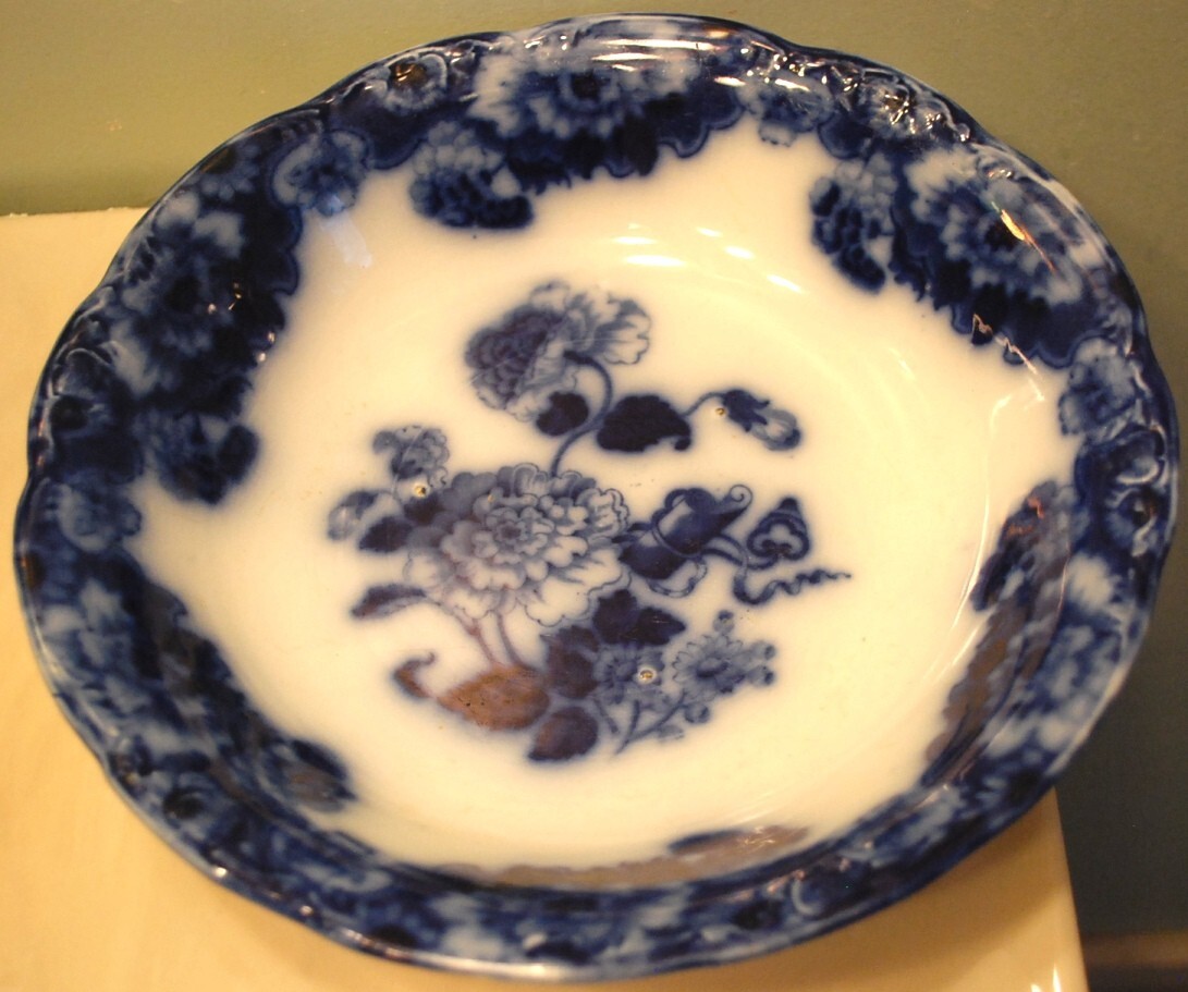 New Wharf Pottery Antique FLOW BLUE England CAMBRIDGE 9” Serving Bowl c. 1877