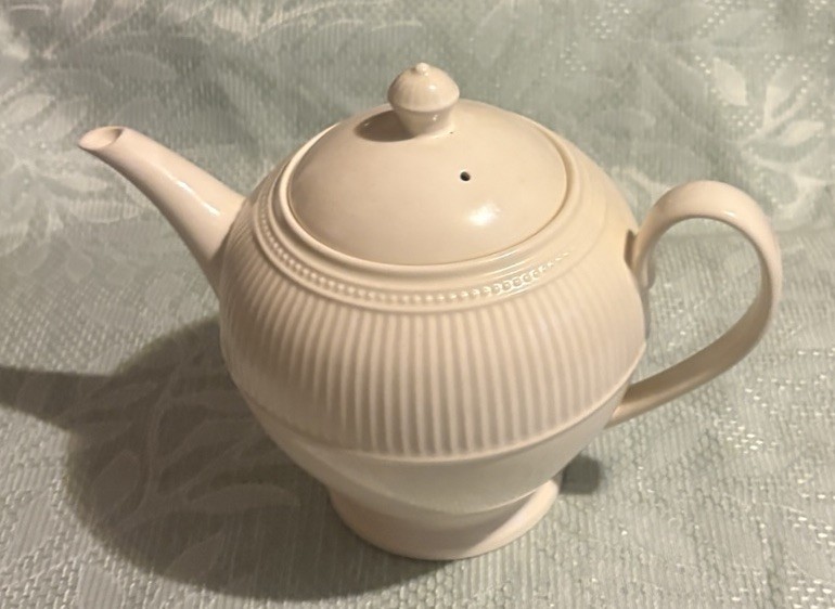 Wedgwood Windsor ~ 5-Cup Teapot / Coffee Pot ~ Ivory ~ England