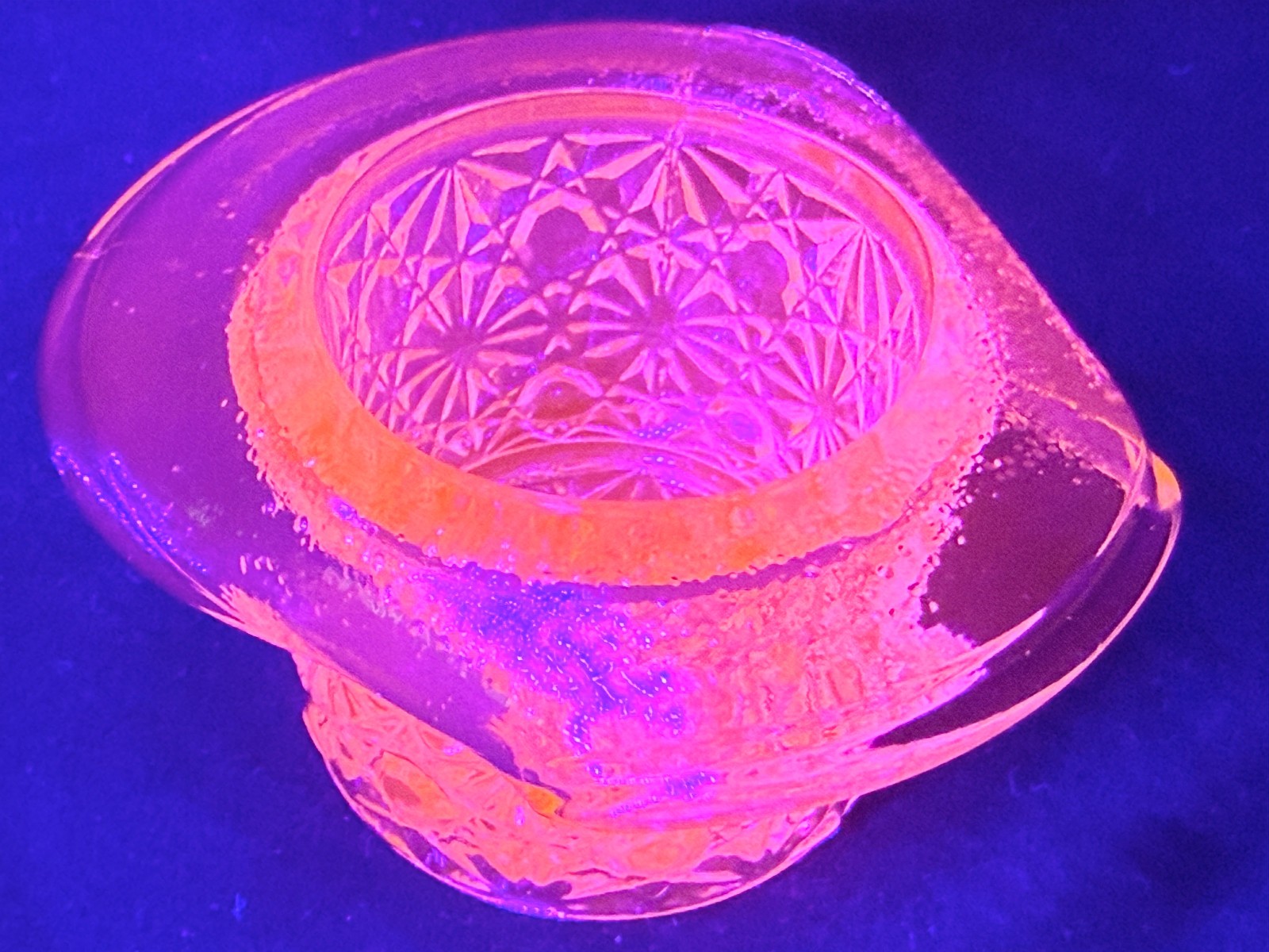 Green Vaseline glass uranium Daisy and button Top hat toothpick holder selenium