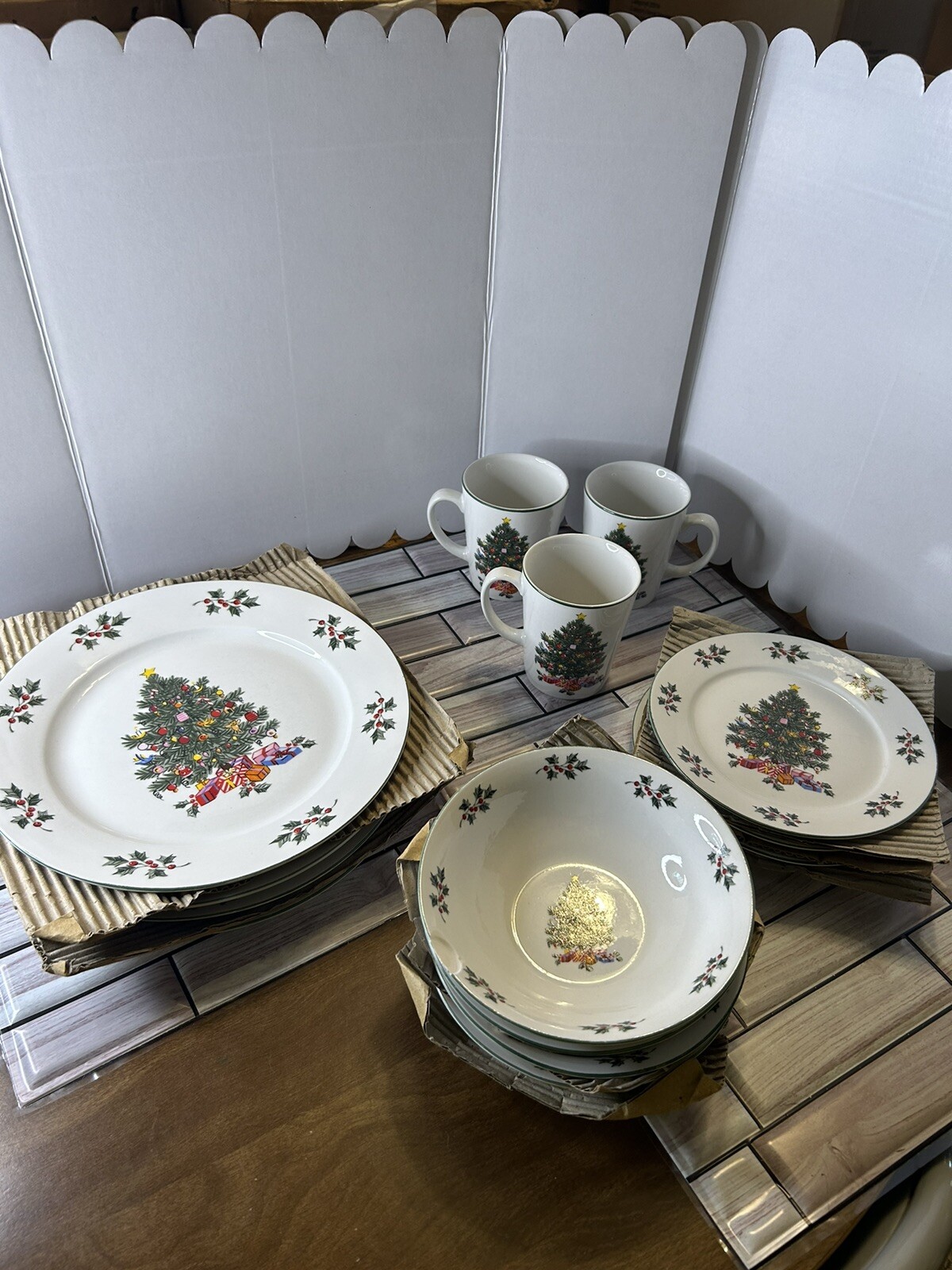 Everyday Gibson 15pc Noel Morning Durable Stoneware Set-2006-Service for 4-Used
