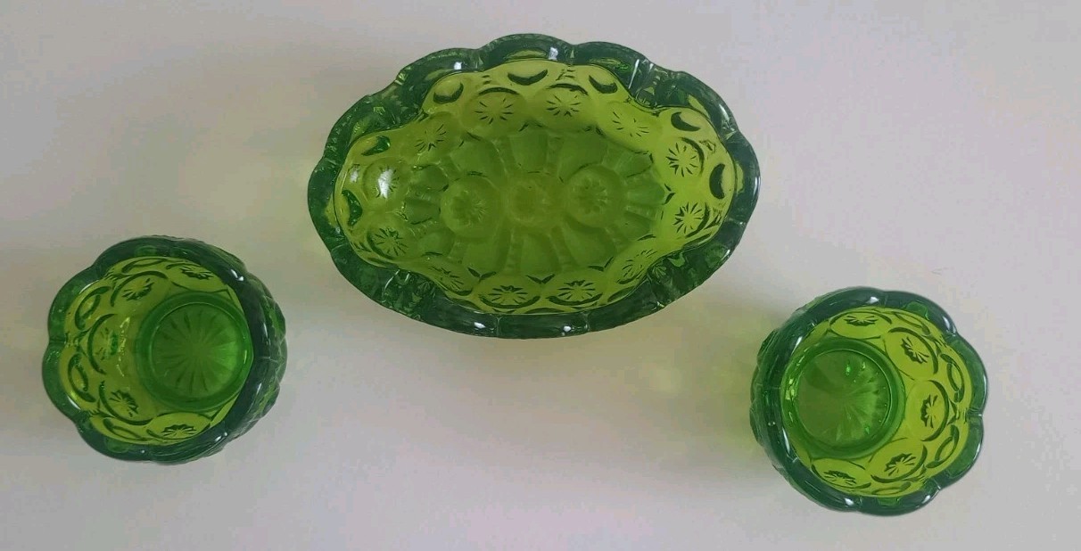 VINTAGE L E SMITH OLIVE GREEN MOON & STARS GLASS MINI BOWL SET