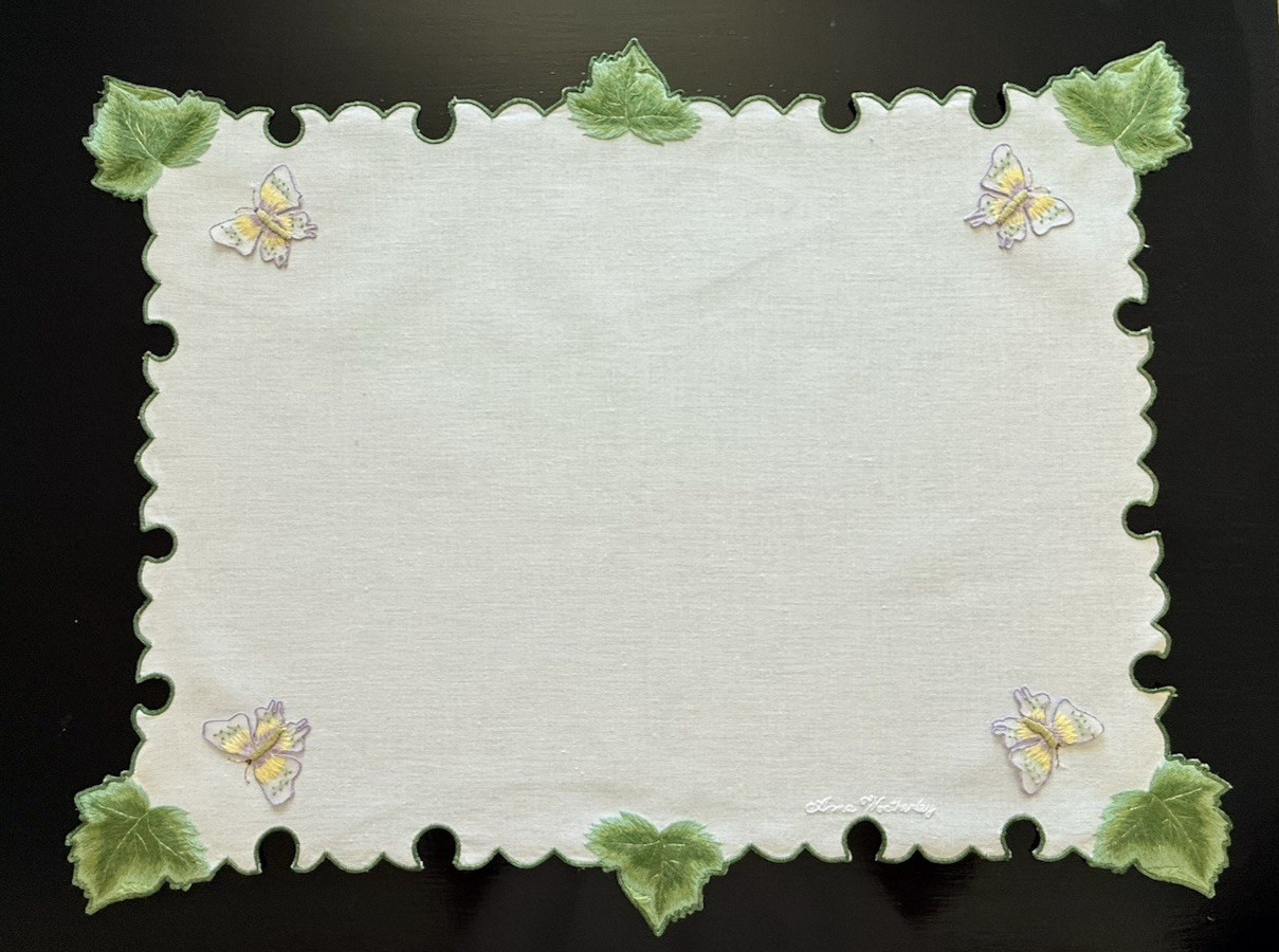 Anna Weatherley Butterfly Ivy Garland Set of 8 Placemats ( Astonishing find! )