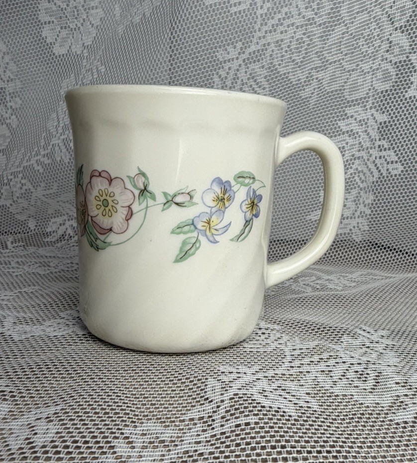 Vintage Arcopal France Champetre Floral Scalloped 5 Pc Plates Mug Set