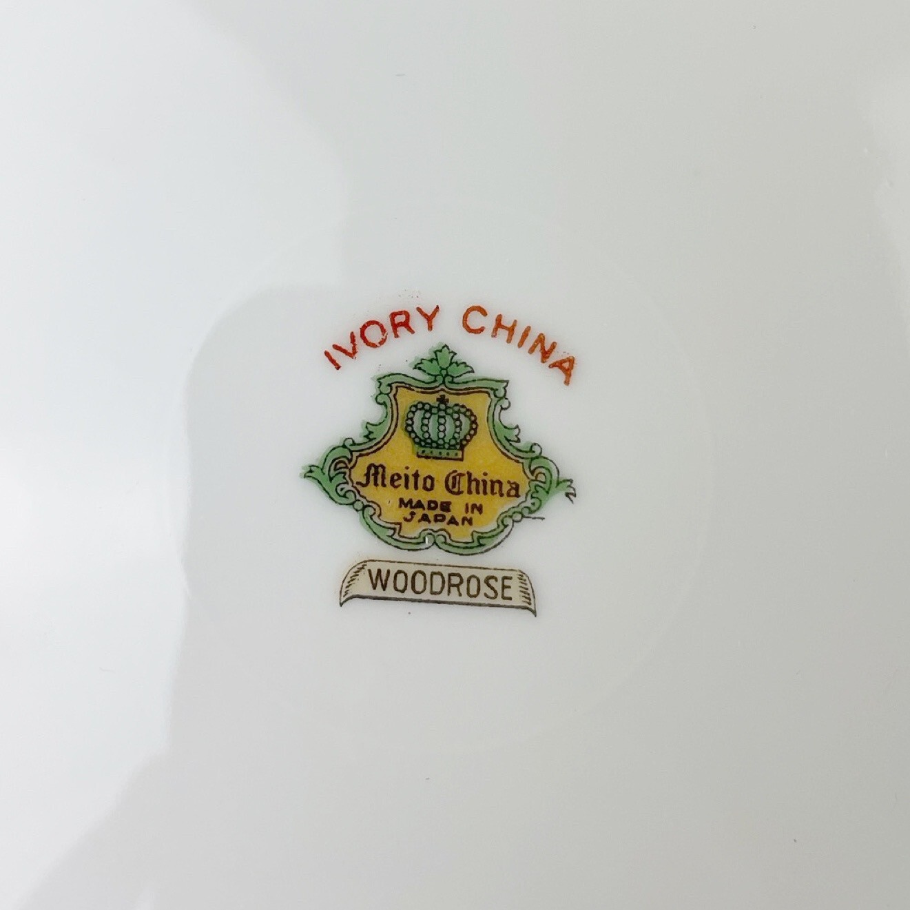 Meito China Woodrose Plates Service 4 Made in Japan 4 Dinner 6 Salad 5 Dessert