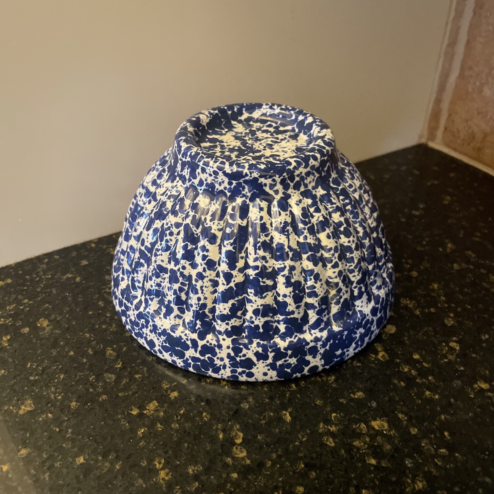 Haeger USA 296 Vintage MCM Blue And White Speckled Pottery Bowl 20 Oz Scalloped
