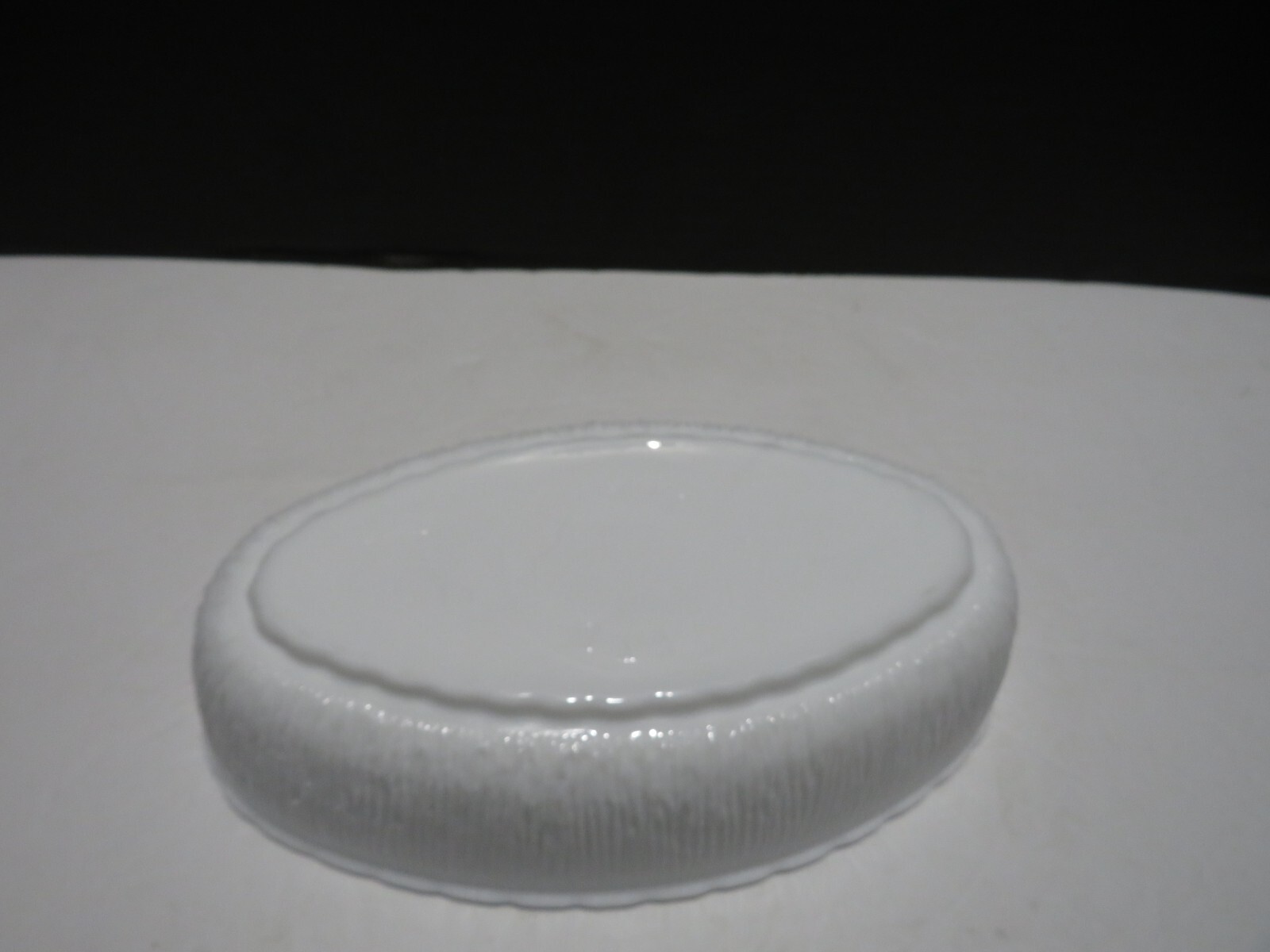 VTG 1975 FTD OVAL MILKGLASS PLANTER/SERVING DISH RIDGED FINISH WHITE