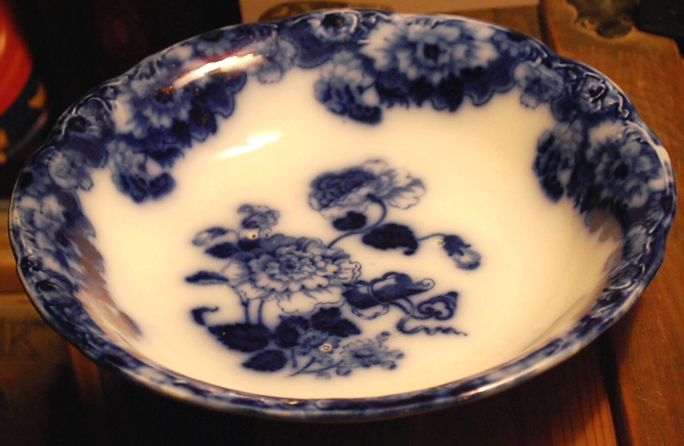New Wharf Pottery Antique FLOW BLUE England CAMBRIDGE 9” Serving Bowl c. 1877