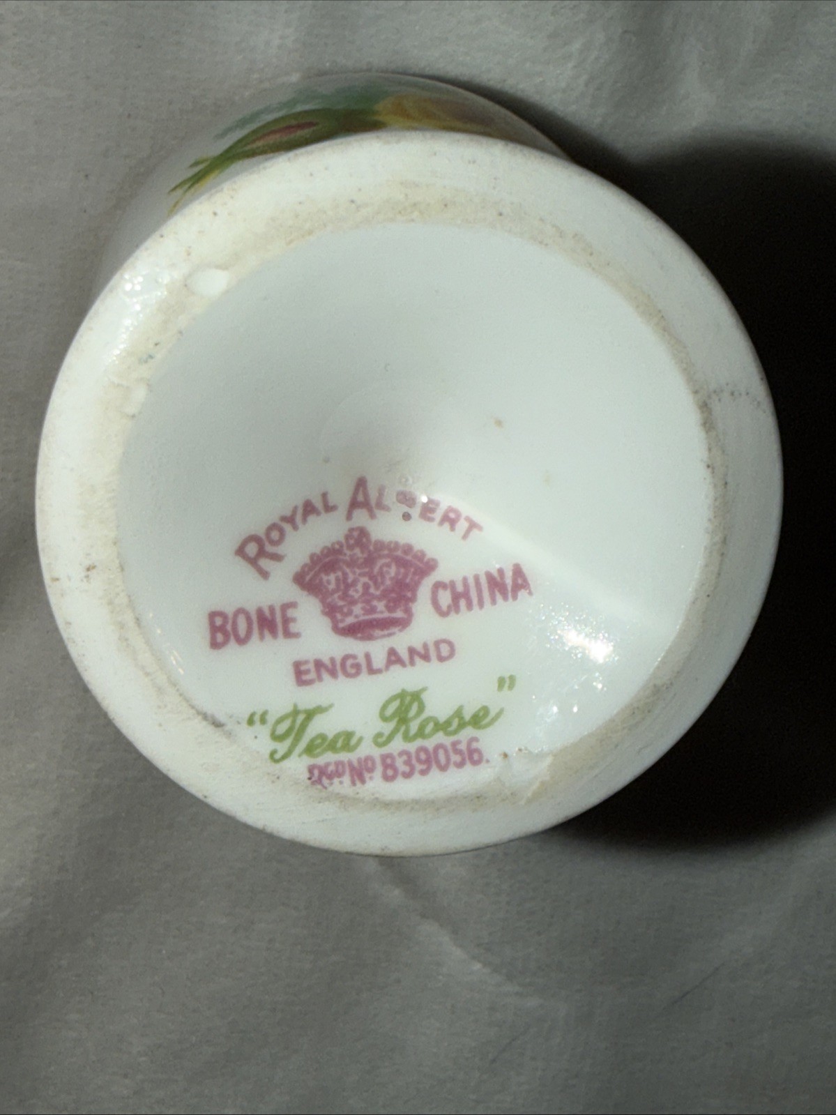 Royal Albert Yellow Tea Rose Egg Cup Bone China England Mint Condition