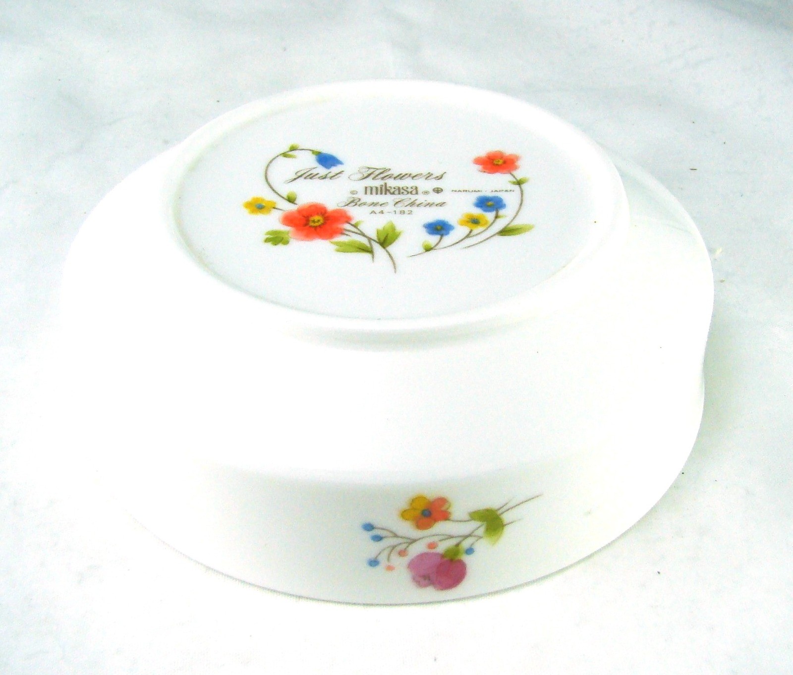 Mikasa Bone China Narumi Japan JUST FLOWERS A4-182 Fruit Dessert Bowl(s)