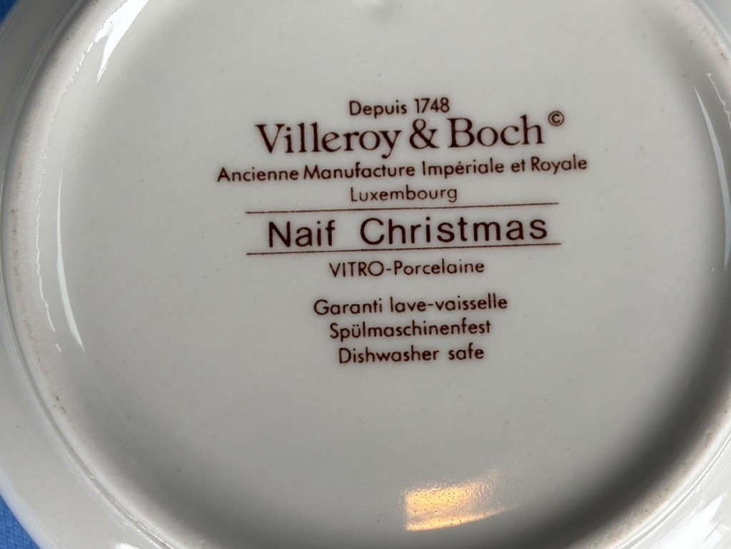 VILLEROY AND BOCH — NAIF CHRISTMAS — ROUND TRINKET OR CANDY BOX