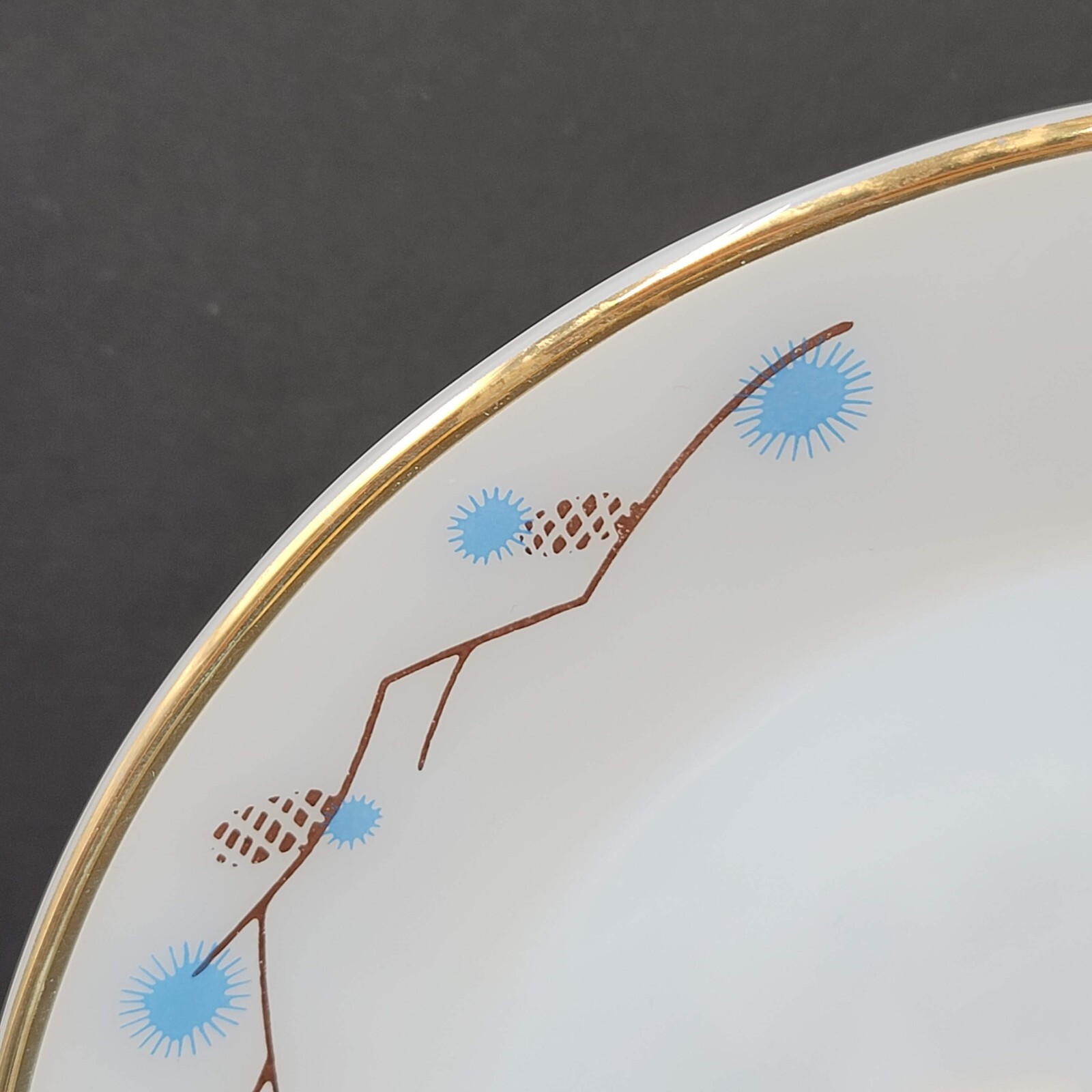 VTG Termocrisa Milk Glass Dinner Plate Blue Brown Pine Cone Gold Trim Single 9″
