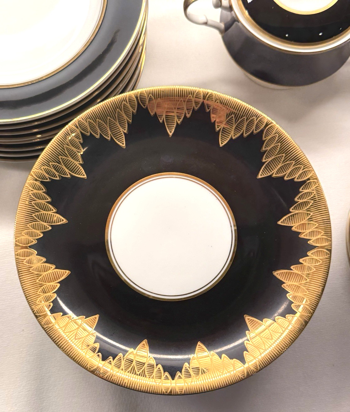 Mikasa Raven/Onyx & RW Bavaria51pc Art Deco Black & Gold Dinnerware Set – – EXC