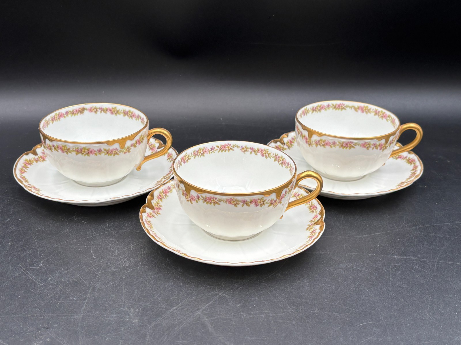 Haviland “SCHLEIGER 524″ Germany ~ Set of 3 ~ Cups & Saucers ~ 2” Tall