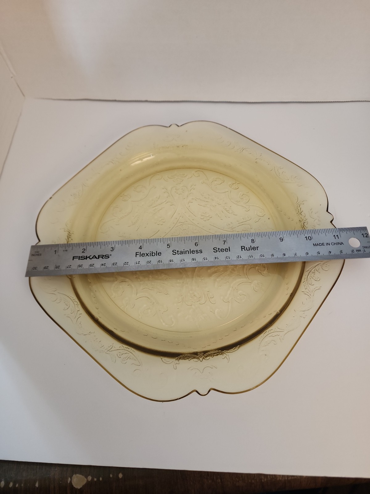 Federal Glass Madrid Yellow Square Shape Embossed Detailing Plate 11″ Wide