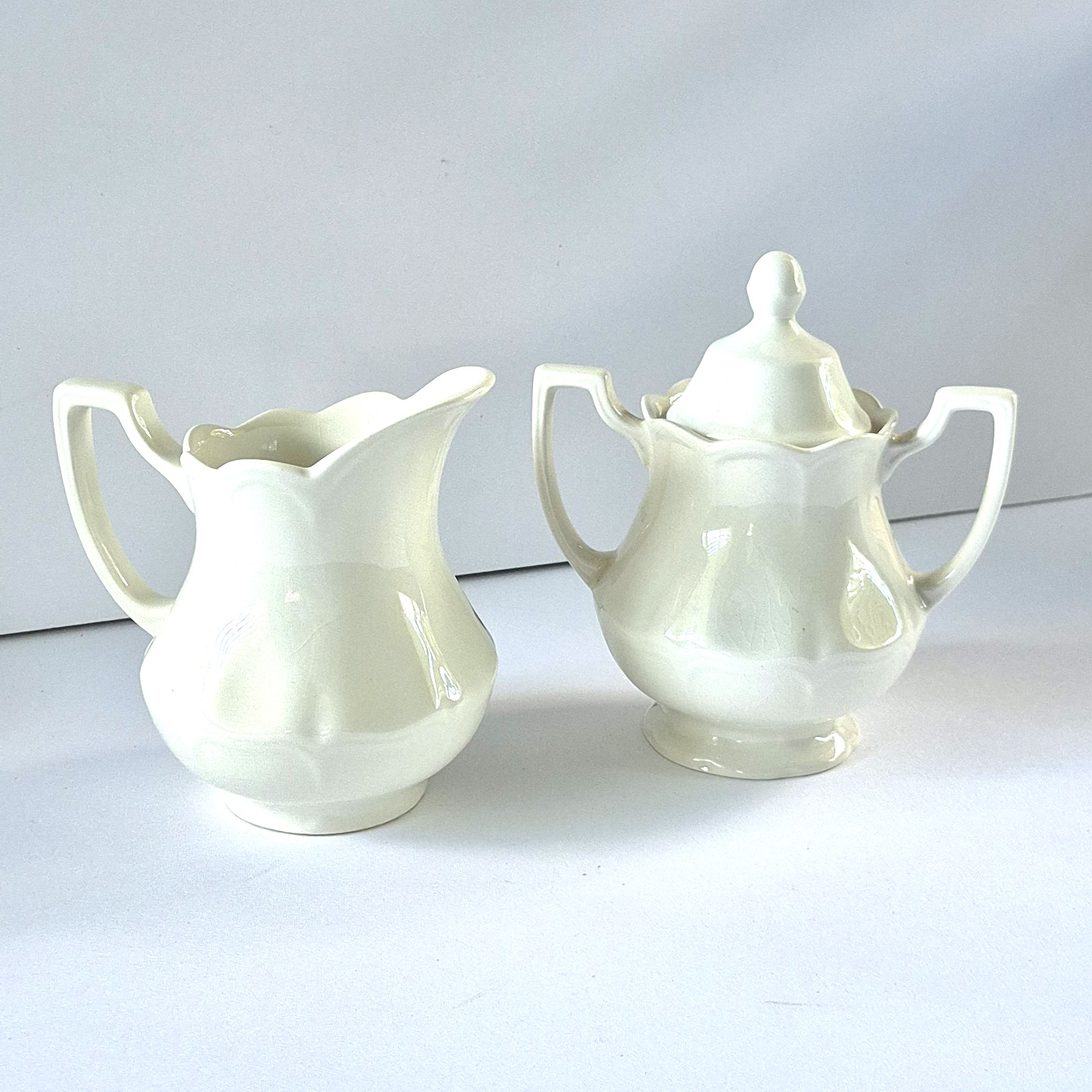 STAFFORDSHIRE J & G MEAKIN CREAMER AND SUGAR BOWL WITH LID WHITE VTG