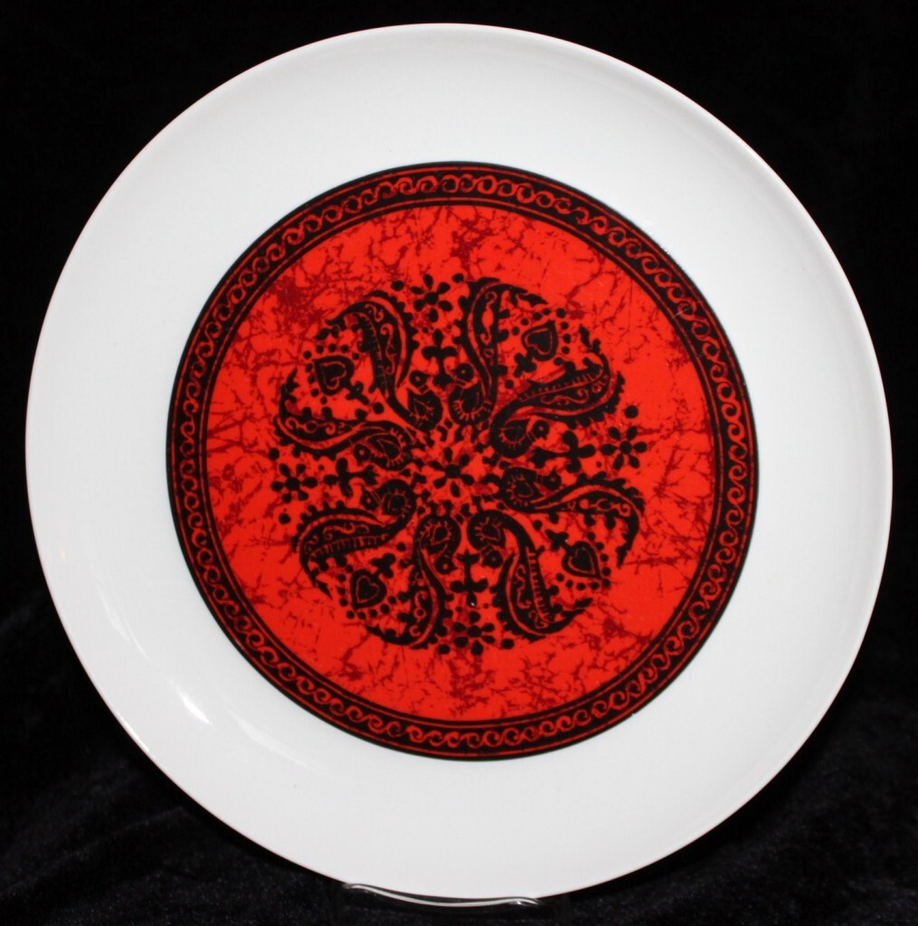 Block Flamenco 4 Piece Place Setting Black on Red Design