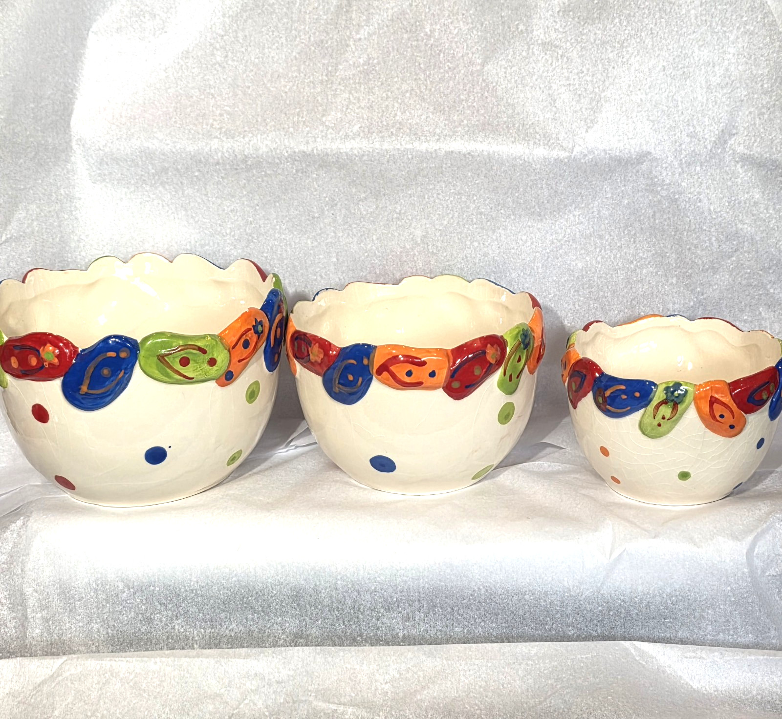 Fun Set of 3 Hawaiian Flip Flop Dot Designs 6″ 5″ 4″ Nesting Bowls – Excellent