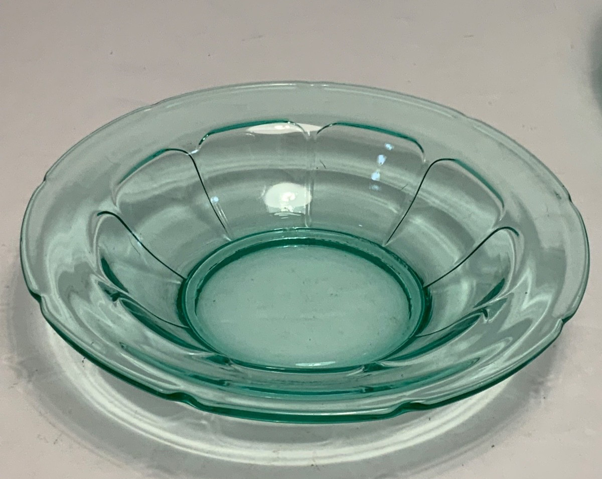 Set of 6 Diamond Glass Co. Victory Green Uranium Glass Fruit Bowls 6.5 in.
