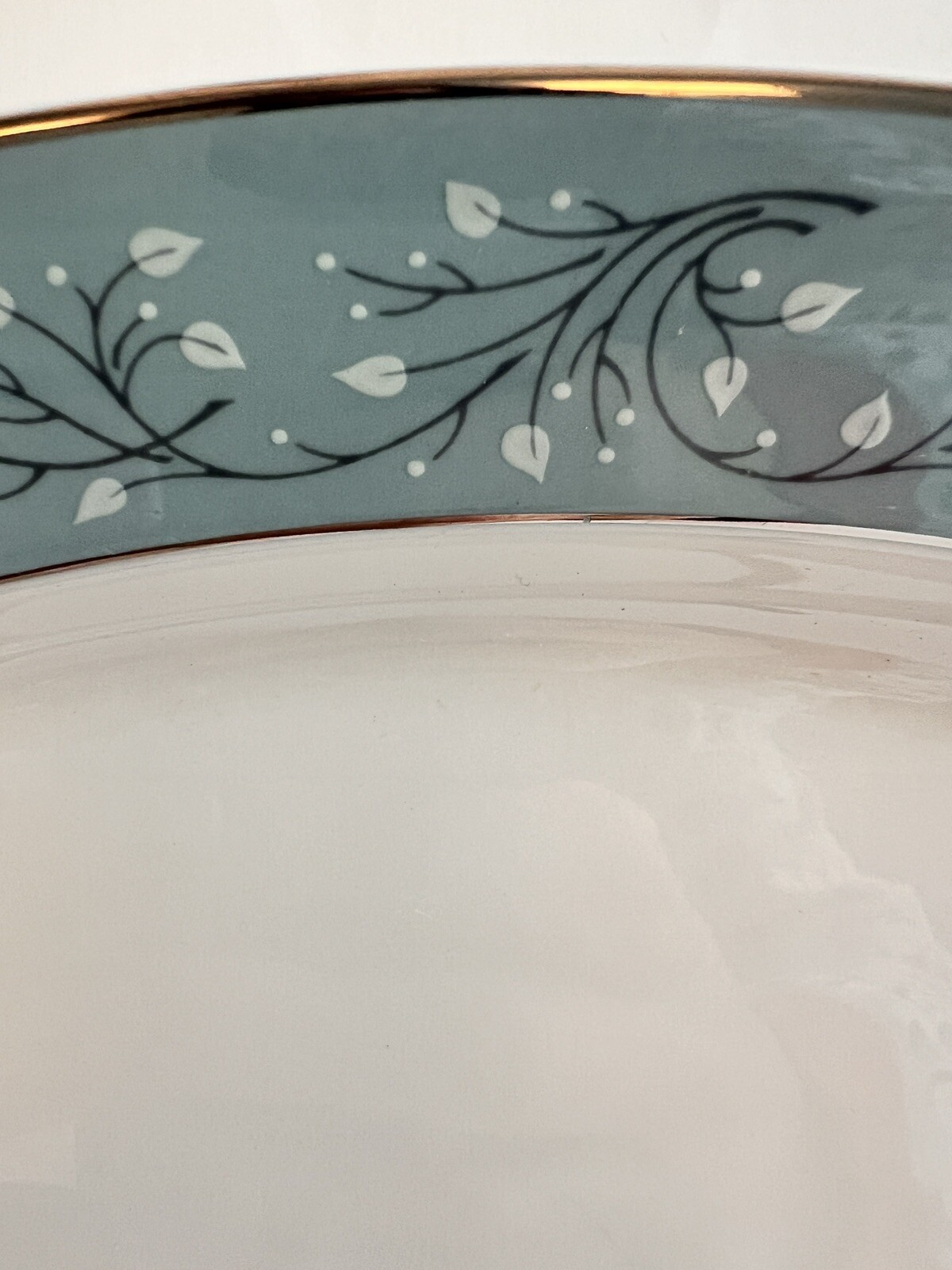 Syracuse Minuet Fine China 10.75″ Plate White w Blue Leaves Vines Platinum Edge