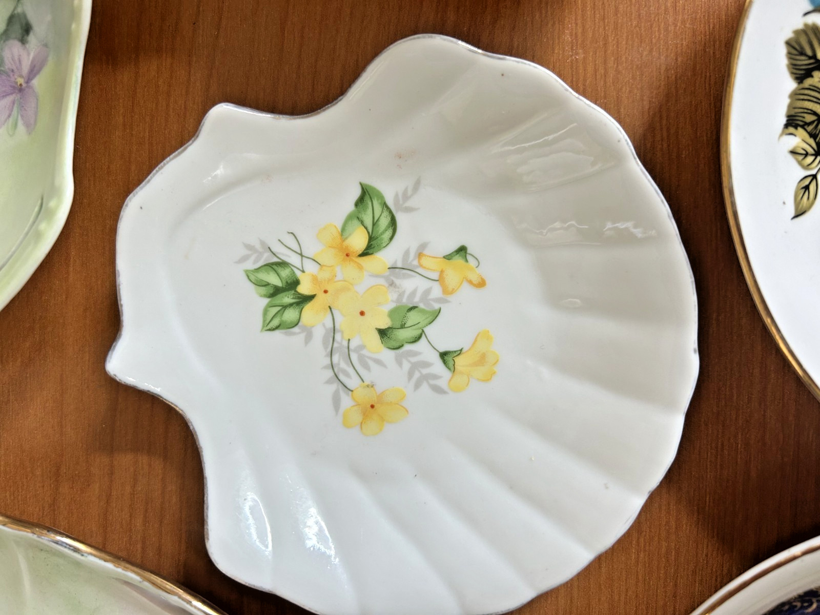 Lot of 7 Vintage Floral Variety Cottage Core Wall Plates & Small Decor Items